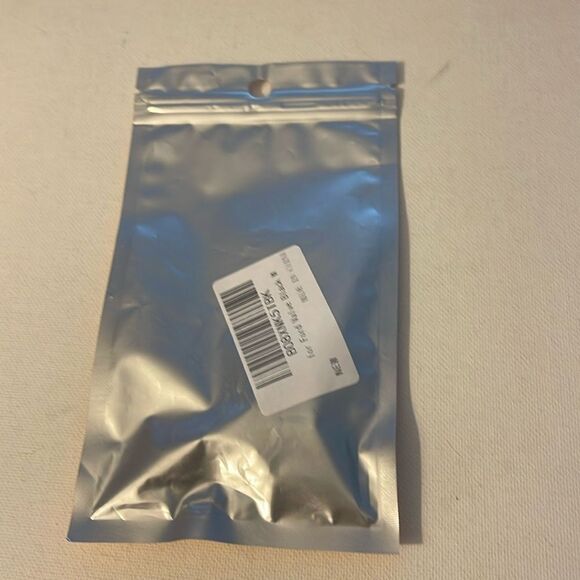 Ford valve Stem caps in Black set of 4 NWT - Picture 4 of 4